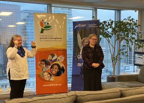 Photographie des représentantes des organismes requérants lors de l'annonce du jugement.