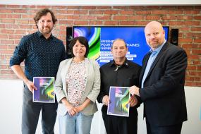 Photographie de groupe à la conférence de presse.