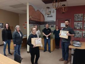 Les partenaires : Ginette Voyer, directrice générale adjointe de PRISE, Nathalie Fortin, coordonnatrice de la francisation en FGA, Emilie Frost et Ariane Martin, enseignantes, Olivier Boisvert, directeur général de PRISE, de même que nos premiers employés finissants du programme de francisation : Zozan Hasan et Jehad AboMghara.