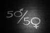 50/50. Les  signes masculins et féminins remplacent les zéros.